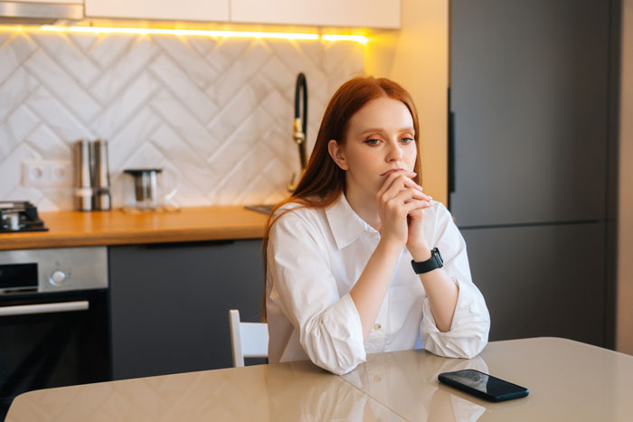 Guy Lies Like It’s His Profession, Friends Realize There’s Something Seriously Wrong With Him