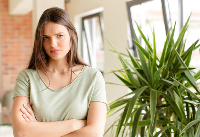 Gross Dad Keeps Wetting The Toilet Seat, Disgusted Daughter Uses His Clean Underwear To Wipe It