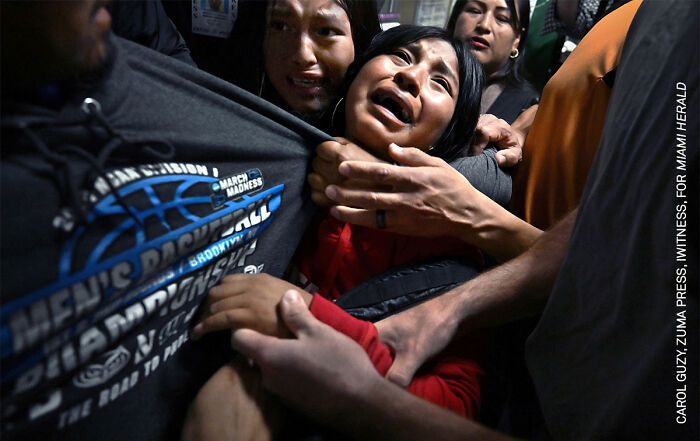 37 Powerful Photos From The 2026 World Press Photo Contest That Capture Our World Today