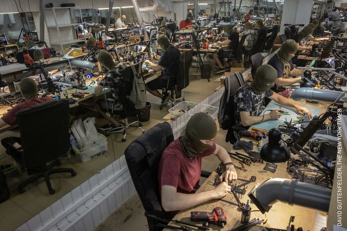37 Powerful Photos From The 2026 World Press Photo Contest That Capture Our World Today