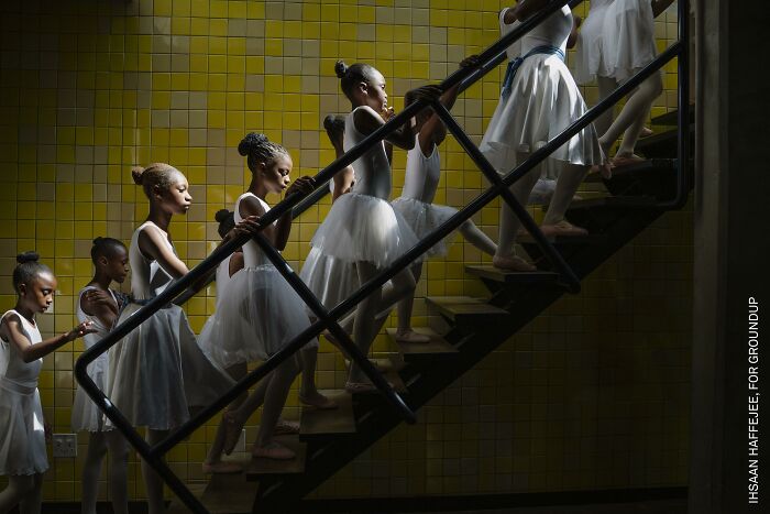 37 Powerful Photos From The 2026 World Press Photo Contest That Capture Our World Today