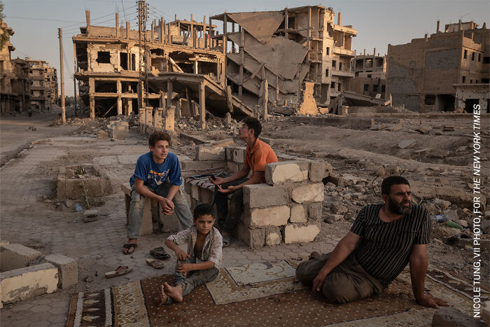 37 Powerful Photos From The 2026 World Press Photo Contest That Capture Our World Today