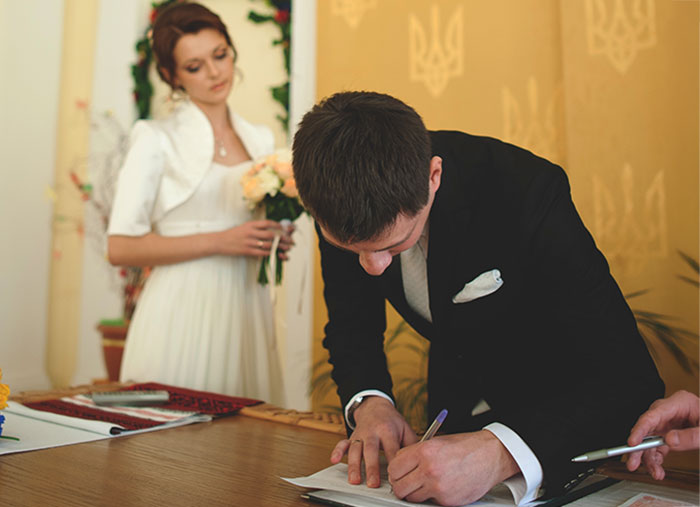 Couple Legally Marries Months Before The Wedding Ceremony, Bride Starts Panicking That It Will Upset Guests