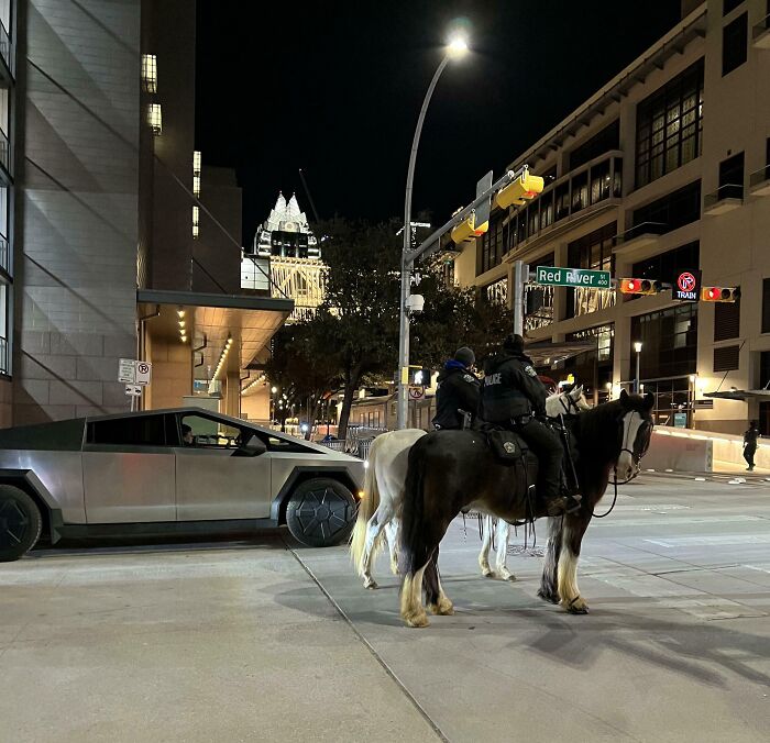 48 Side-By-Side Comparisons That Put The World Into Perspective (New Pics)