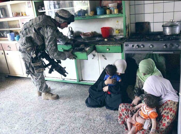 These 75 Screenshots Show How Dystopic Our Society Already Is, And It’s Terrifying (New Pics)