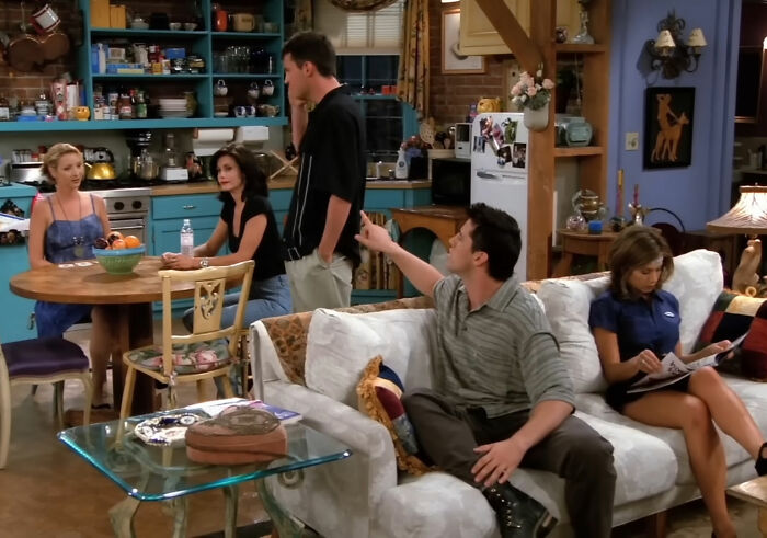 Lisa Kudrow Makes Scathing Claims about The ‘Friends’ Writers