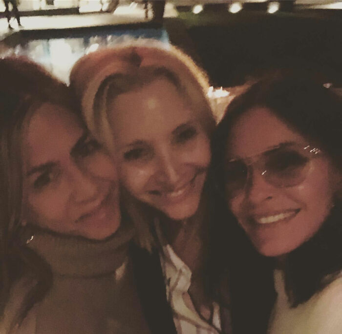 Lisa Kudrow Makes Scathing Claims about The ‘Friends’ Writers