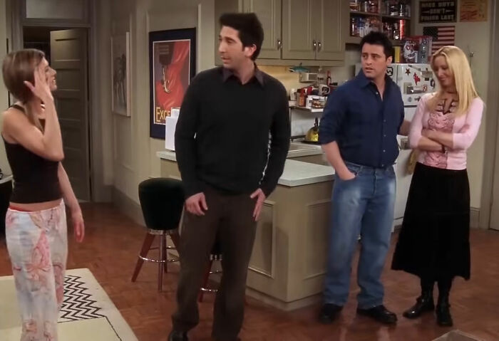 Lisa Kudrow Makes Scathing Claims about The ‘Friends’ Writers