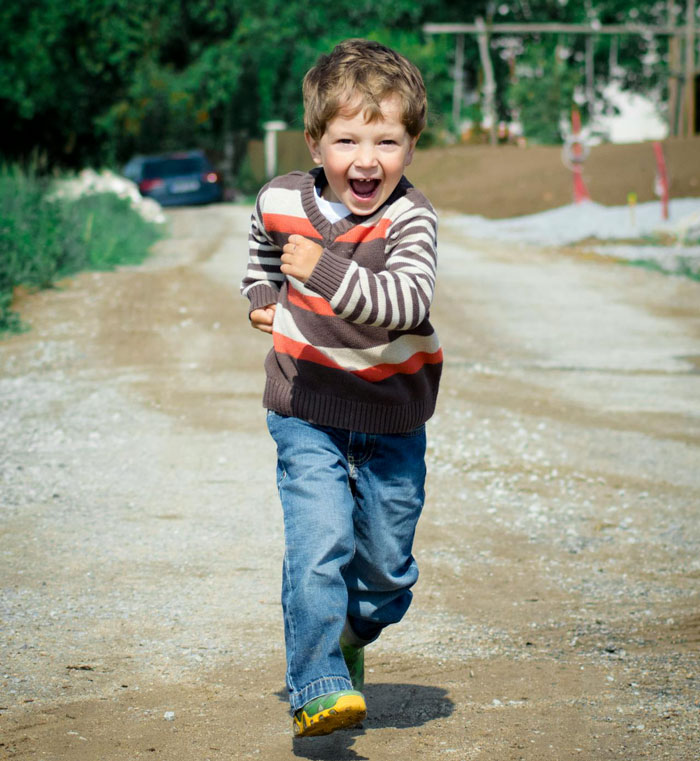 Disruptive Kid Nearly Hurts Himself At Stable, His Toxic Mom Escalates Things From Zero To 100