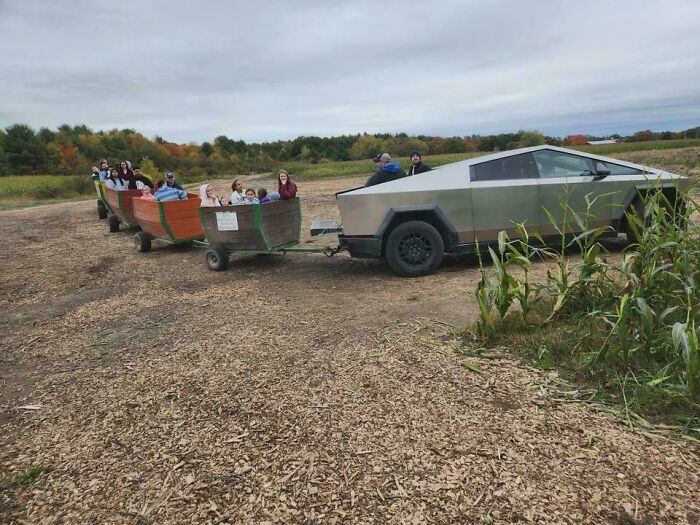 &ldquo;Live On A Farm, They Said. It Would Be Fun, They Said&rdquo;: 61 Pics That Won&rsquo;t Make Sense To City Kids