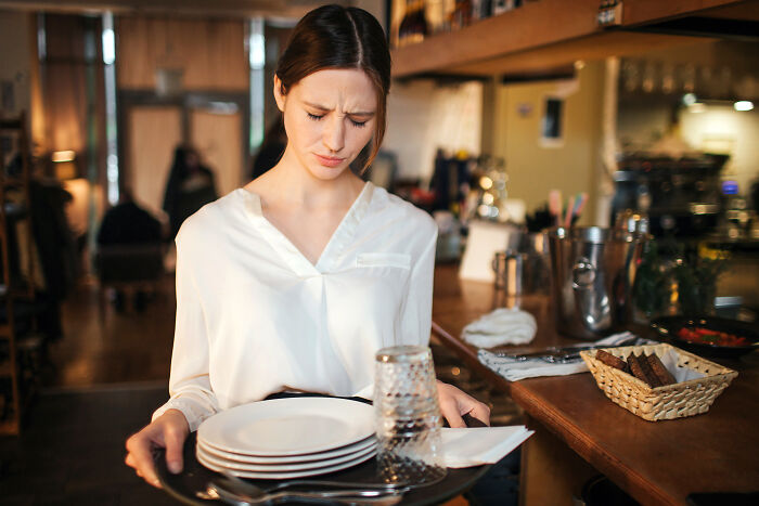 71 Bartenders Share Customer Gossip They&rsquo;ve Heard On The Job, And The Tea Is Piping Hot