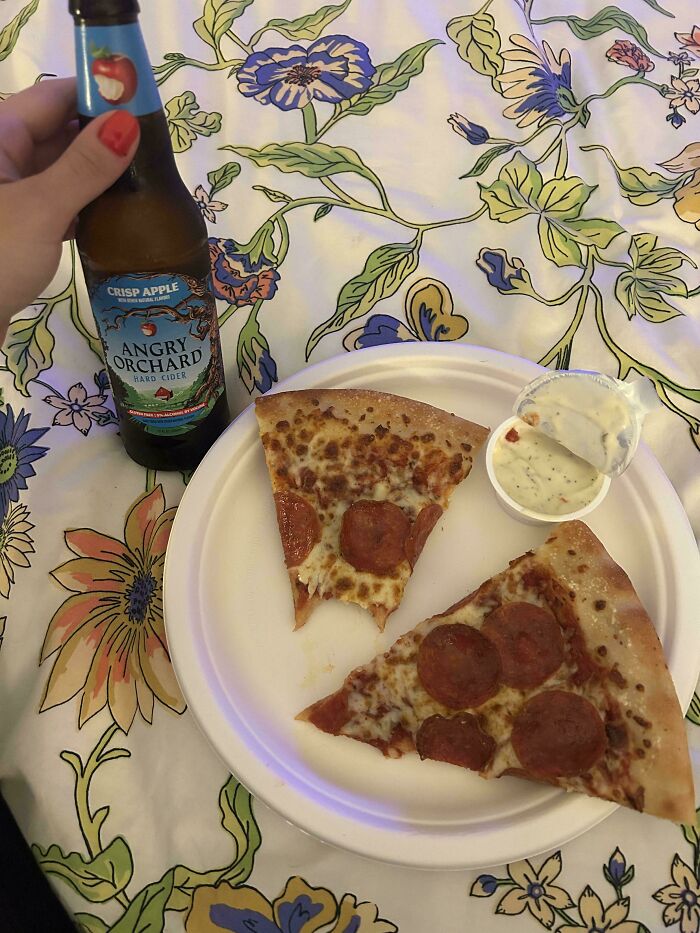 59 Girl Dinner Pics That Come With A Side Of Stories We Were Not Prepared For