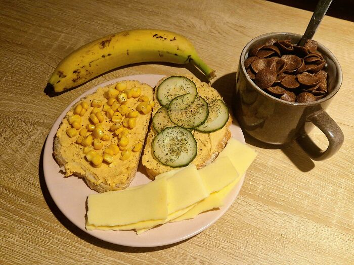 59 Girl Dinner Pics That Come With A Side Of Stories We Were Not Prepared For