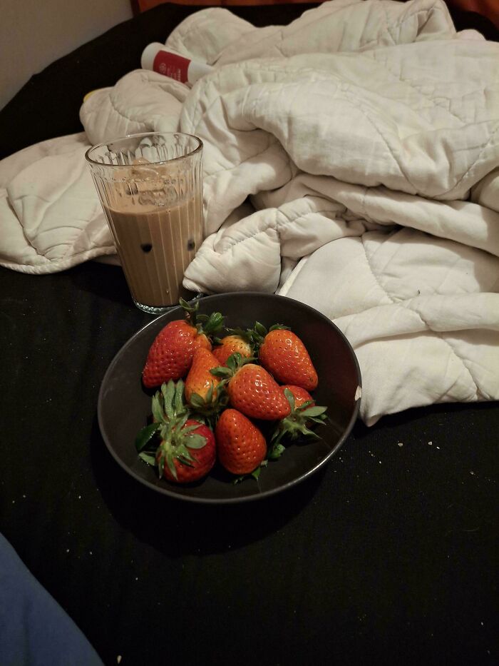 59 Girl Dinner Pics That Come With A Side Of Stories We Were Not Prepared For