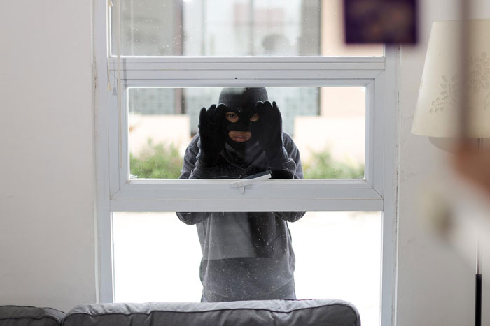 Petty Ex Tries To Play The Split Game, Ends Up Getting Played Herself As She Owes Guy $425