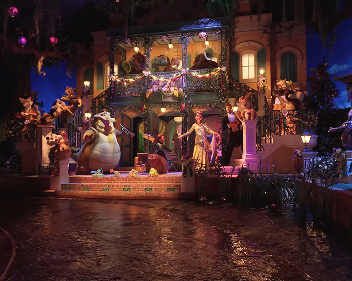 Disney World Fan Slapped With The Ultimate Karma After Cutting In Line To Get Photo With Character