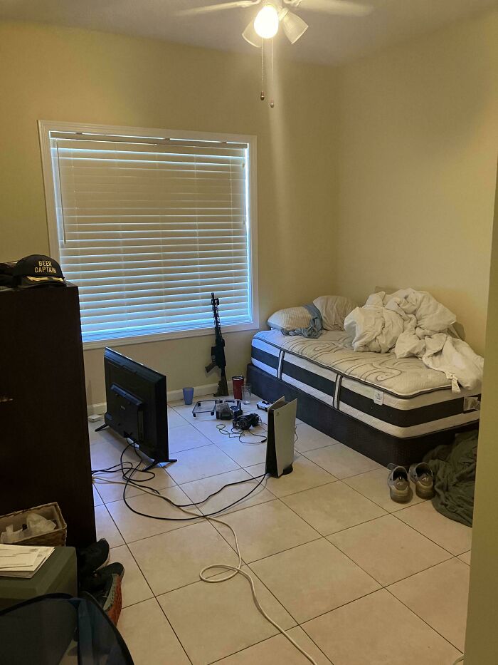 76 Unique Bachelor Pads That Might Make You Laugh, Cringe, And Maybe Take Notes