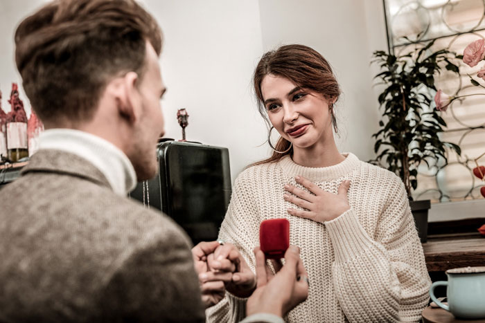 Sister Tells Bro Fiancée’s $40K Ring Complaint Is “God’s Red Flag”, He Calls Off Entire Proposal