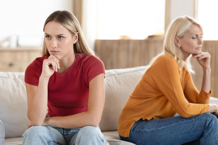 Sister Lets Scared 9YO Bro Sleep In Her Bed, Her Mom’s Reaction Leaves People Speechless