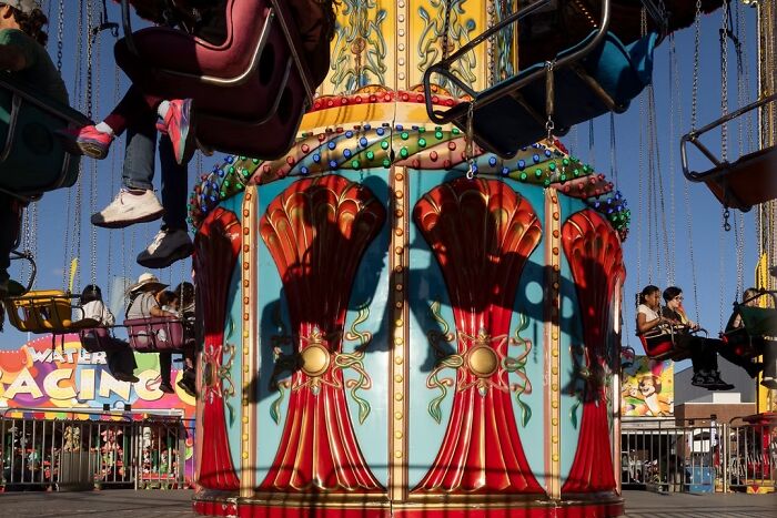25 Stunning Street Scenes From The Artist Gallery&rsquo;s 2026 Photography Contest That Find Beauty In Ordinary Moments