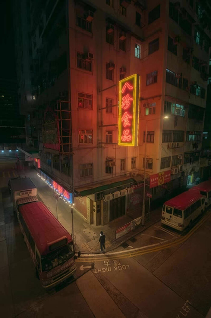 25 Stunning Street Scenes From The Artist Gallery&rsquo;s 2026 Photography Contest That Find Beauty In Ordinary Moments