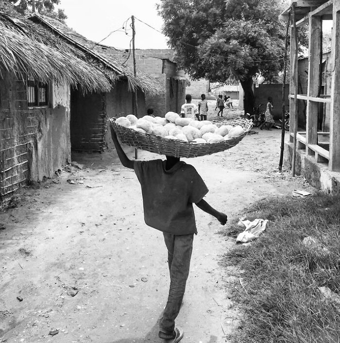 25 Stunning Street Scenes From The Artist Gallery&rsquo;s 2026 Photography Contest That Find Beauty In Ordinary Moments
