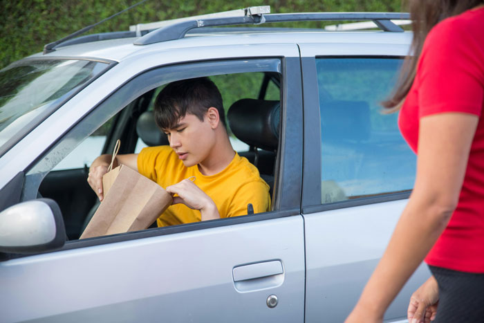 19YO Ignores His Stepsiblings Just As Mommy Dearest Neglected Him As A Kid, She Goes Ballistic