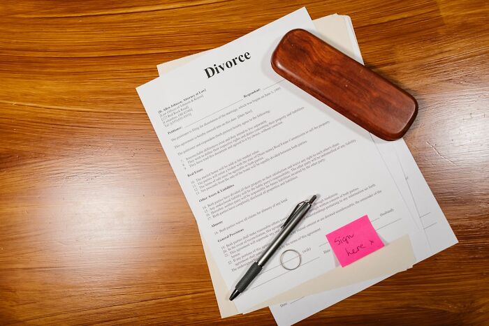 &ldquo;Went Full MAGA&rdquo;: 79 Divorces That Either Ended Peacefully, Or Left A Nasty Reminder