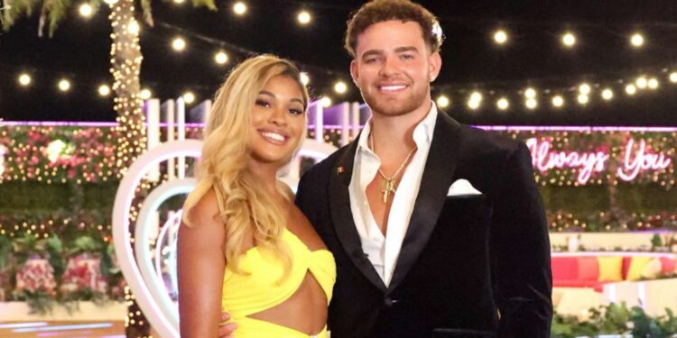 Hannah Wright and Marco Donatelli the winning couple from Love Island Hannah Wright and Marco Donatelli the winning couple from Love Island