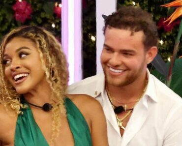 love-island-scene-hannnah-and-marco (1) hannah wright and marco donatelli during their time in the villa