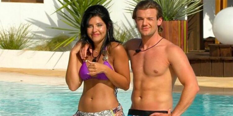 Nathan Massey and Cara de la hoyde winners of season 2 of Love Island