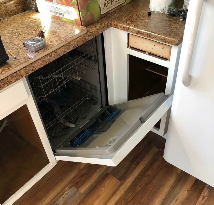 &ldquo;Concrete Overflowed Out Of The Toilet&rdquo;: Home Improvement Fails Ranging From Hilarious To Disastrous