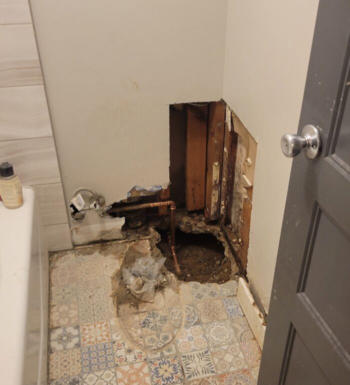 &ldquo;Concrete Overflowed Out Of The Toilet&rdquo;: Home Improvement Fails Ranging From Hilarious To Disastrous