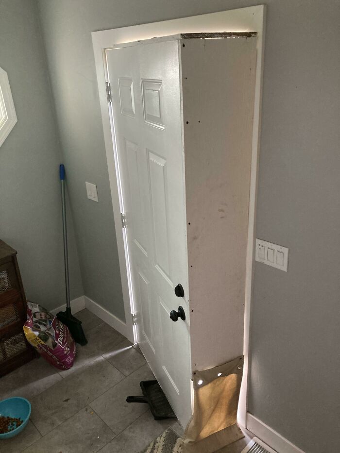 &ldquo;Concrete Overflowed Out Of The Toilet&rdquo;: Home Improvement Fails Ranging From Hilarious To Disastrous