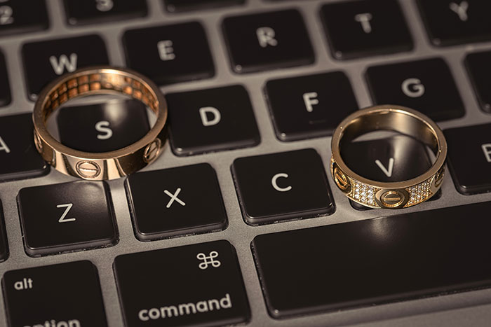 “Textlationships&rdquo;: Are We Replacing Real Intimacy With Constant Messaging?