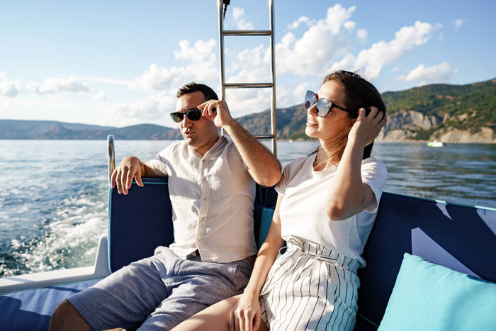 Woman Thinks Wealthy BF Humiliated Her With Cheap Bracelet, Learns Failed Surprise Was Behind It