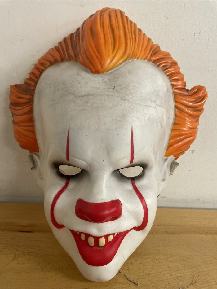 42 Of The Weirdest Packages Mailmen Found In Postboxes Or Had To Deliver
