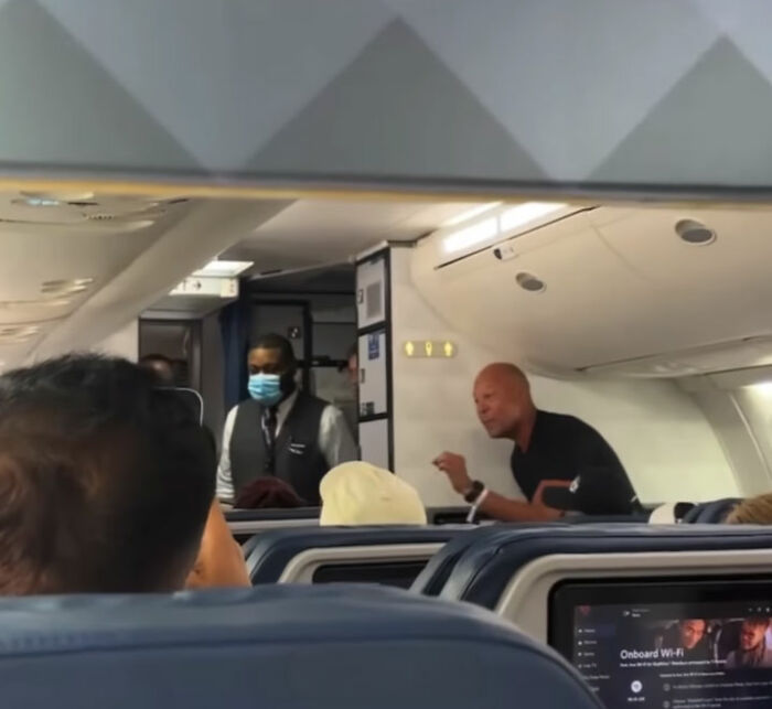 “Entitled” Passenger Forces Plane Back To Gate After Refusing To Hang Up Her Phone Before Takeoff