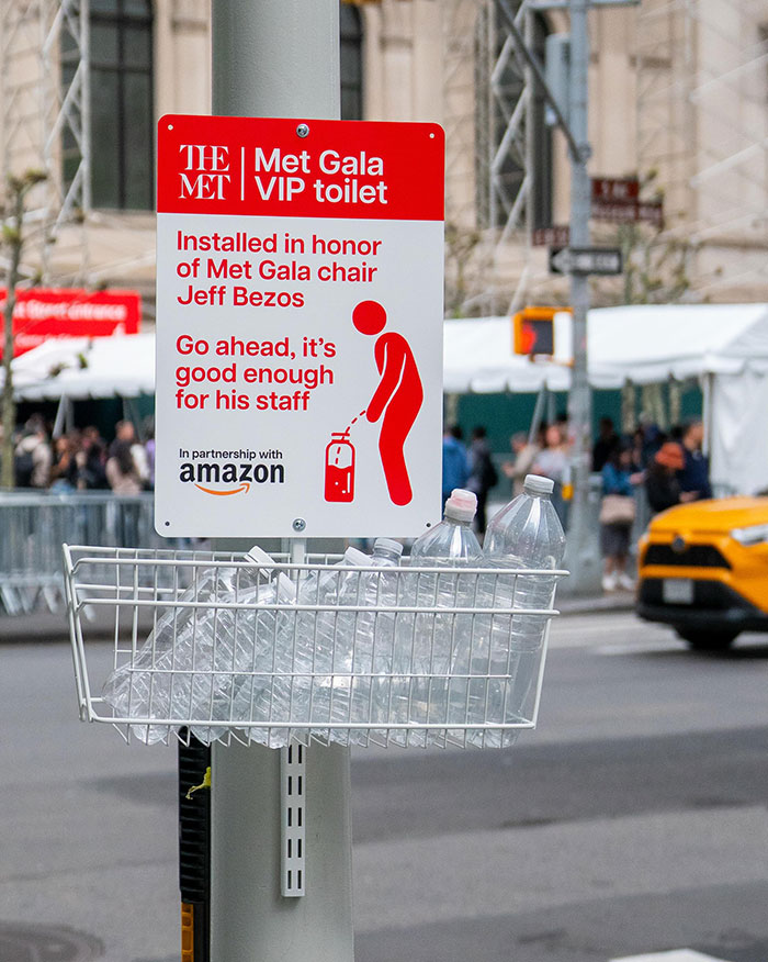 Hilarious Sign Mocking Jeff Bezos Outside Met Gala Hailed As “Iconic”