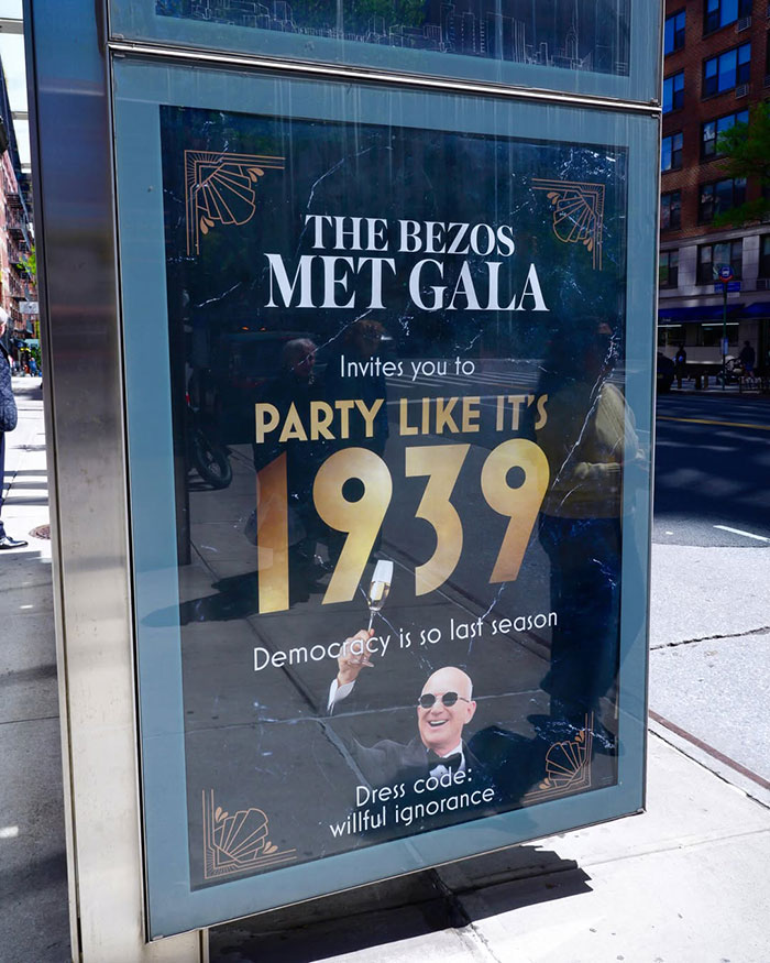 Hilarious Sign Mocking Jeff Bezos Outside Met Gala Hailed As “Iconic”