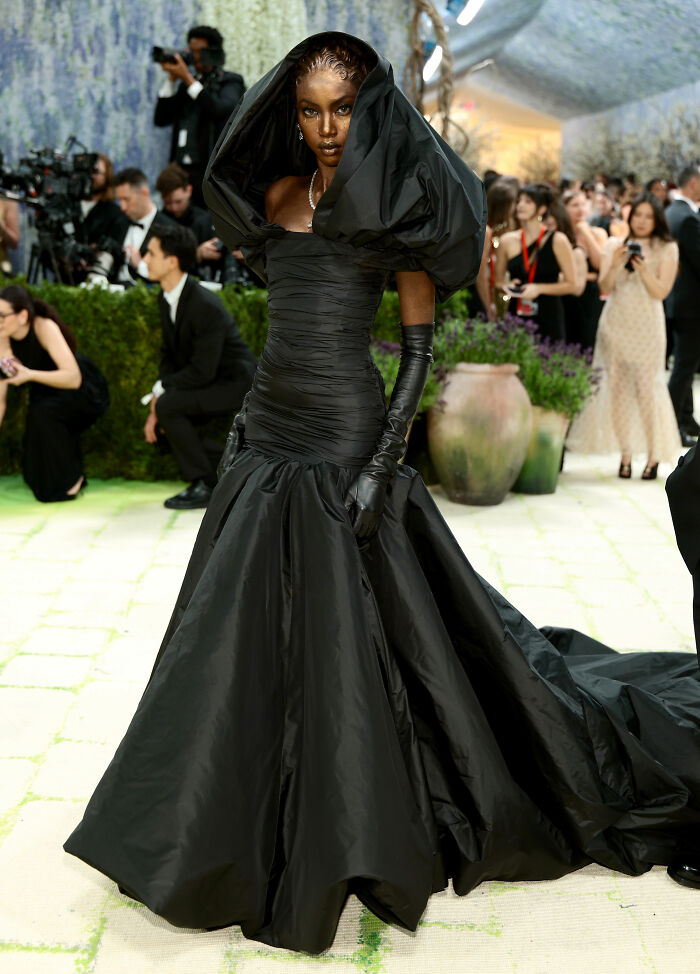 36 Most Jaw-Dropping Outfits From The 2026 MET Gala, Including Nicole Kidman