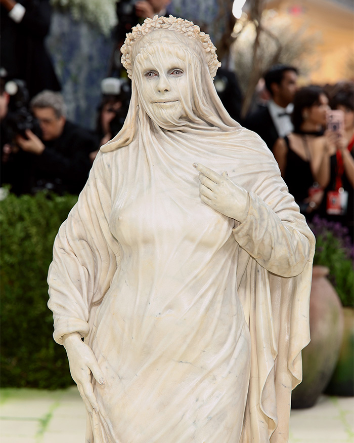 “Genuinely Disturbing”: Heidi Klum&rsquo;s Met Gala Outfit Slammed As Fans Mock Her Transformation