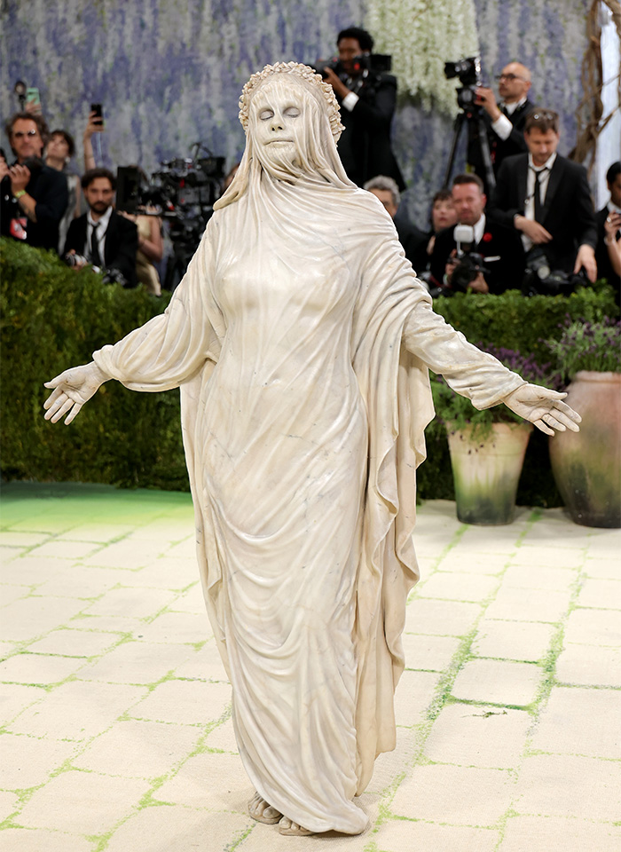 “Genuinely Disturbing”: Heidi Klum&rsquo;s Met Gala Outfit Slammed As Fans Mock Her Transformation