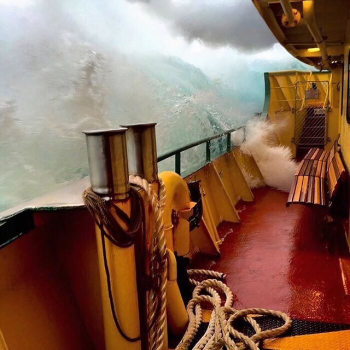 63 Uncomfortable Water Pics That Make You Feel Small In The Worst Way (New Pics)
