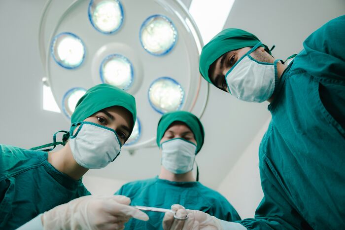 47 Times Doctors Wanted To Ask Their Patients &ldquo;How The Hell Are You Even Alive Right Now?&rdquo;