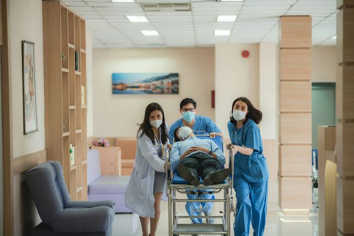 47 Times Doctors Wanted To Ask Their Patients &ldquo;How The Hell Are You Even Alive Right Now?&rdquo;