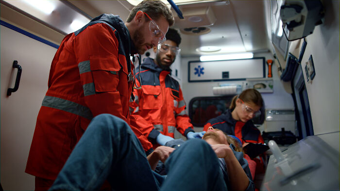 47 Times Doctors Wanted To Ask Their Patients &ldquo;How The Hell Are You Even Alive Right Now?&rdquo;