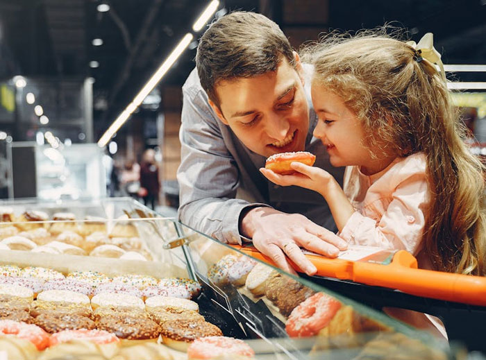 Karen Shames Father And Daughter For Having Fun At The Grocery Store, The Dad Makes Sure To Ruin Her Day