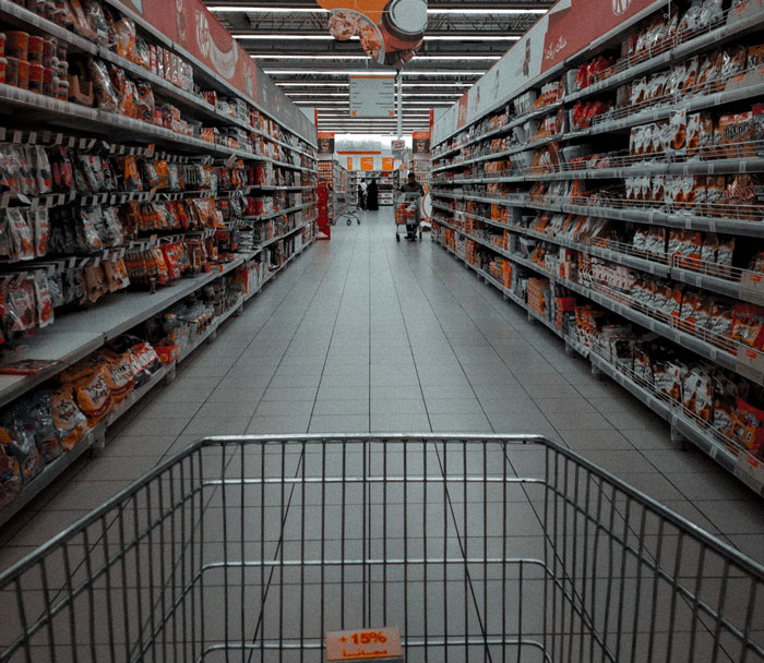 Karen Shames Father And Daughter For Having Fun At The Grocery Store, The Dad Makes Sure To Ruin Her Day