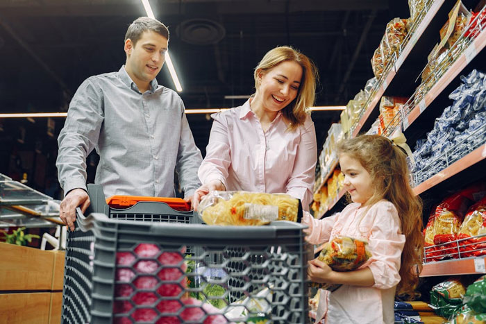 Karen Shames Father And Daughter For Having Fun At The Grocery Store, The Dad Makes Sure To Ruin Her Day